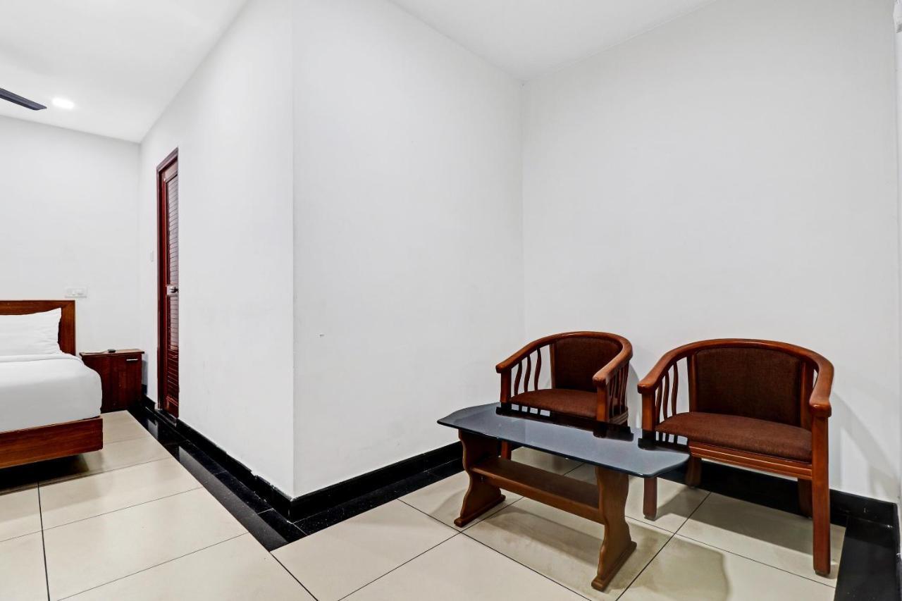 Oyo Townhouse 595 Majestic Inn Kochi Εξωτερικό φωτογραφία