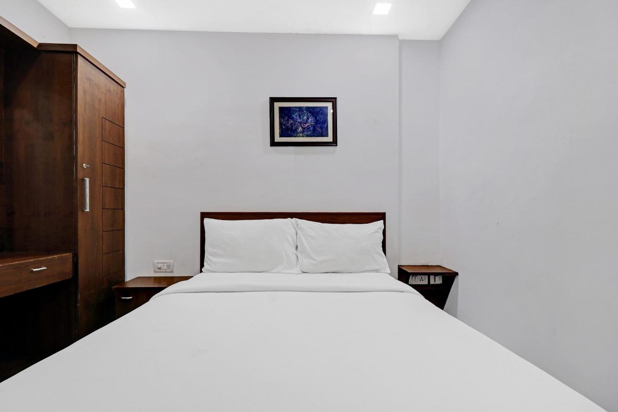 Oyo Townhouse 595 Majestic Inn Kochi Εξωτερικό φωτογραφία