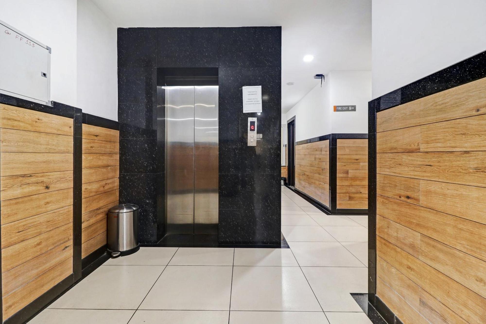 Oyo Townhouse 595 Majestic Inn Kochi Εξωτερικό φωτογραφία